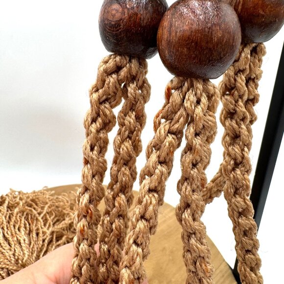 Vintage Macrame Plant Hanger Brown Wooden Bead Mid Century - Picture 4 of 6